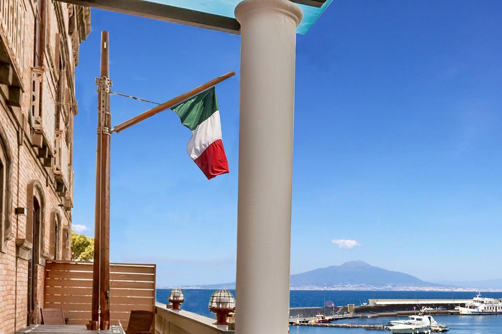 Yacht Club Capo Cervo Suites B&B Sorrento Exterior foto
