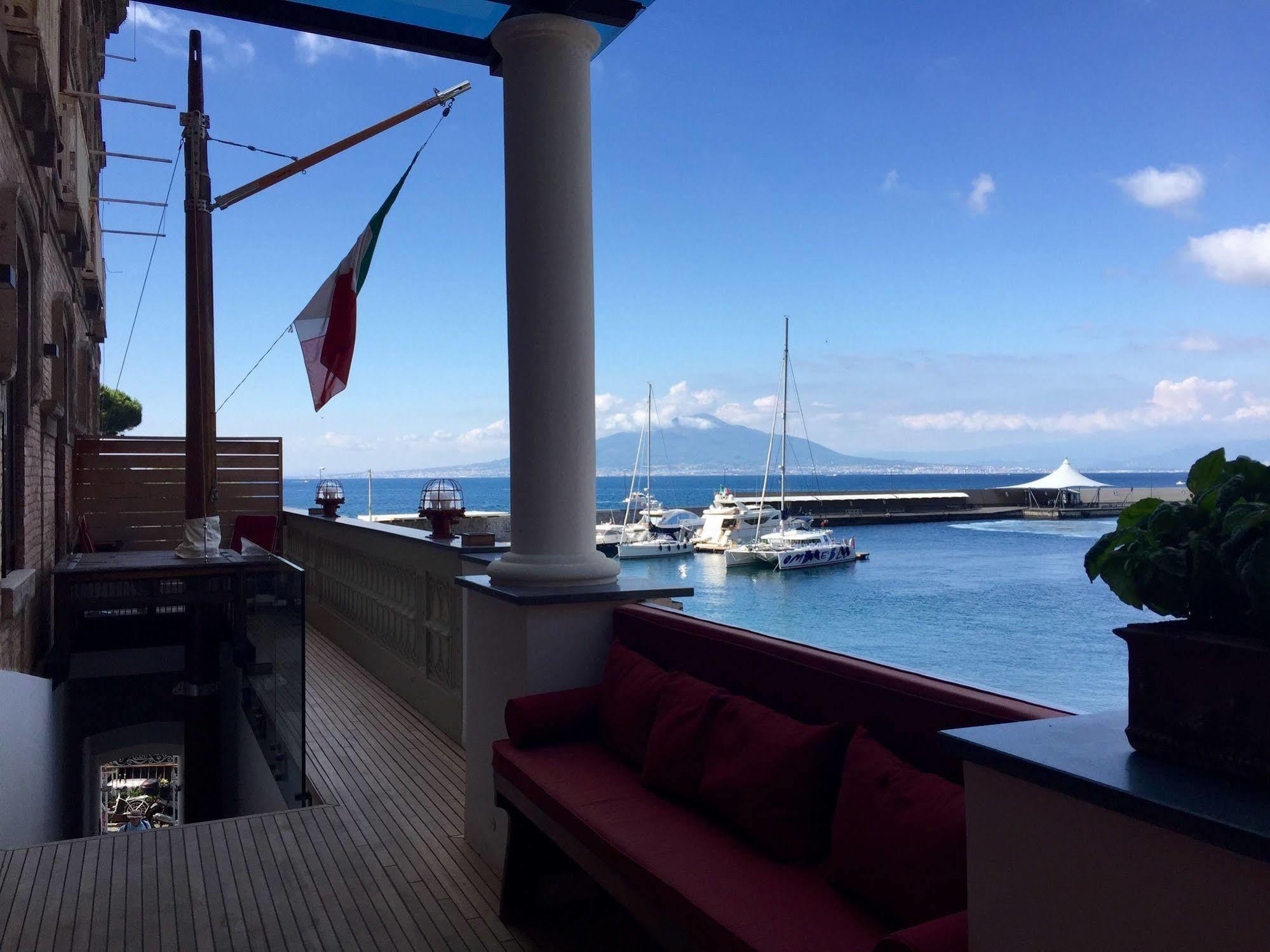 Yacht Club Capo Cervo Suites B&B Sorrento Exterior foto