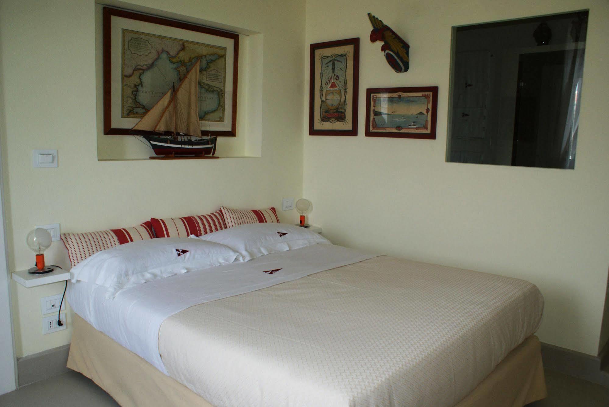 Yacht Club Capo Cervo Suites B&B Sorrento Exterior foto